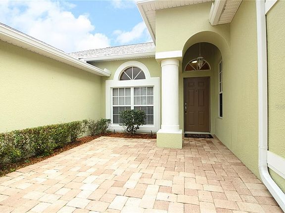 3rd image of 127 Blue Heron Ct