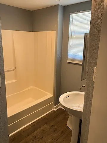 2 bed, 1.0 bath, 800 sqft, $850 — Photo 2