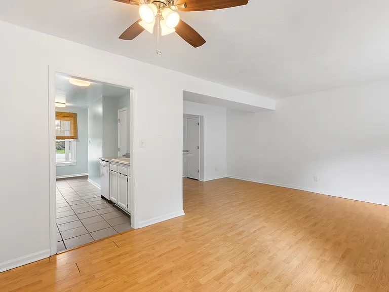337 Hutton Cir — Photo 13