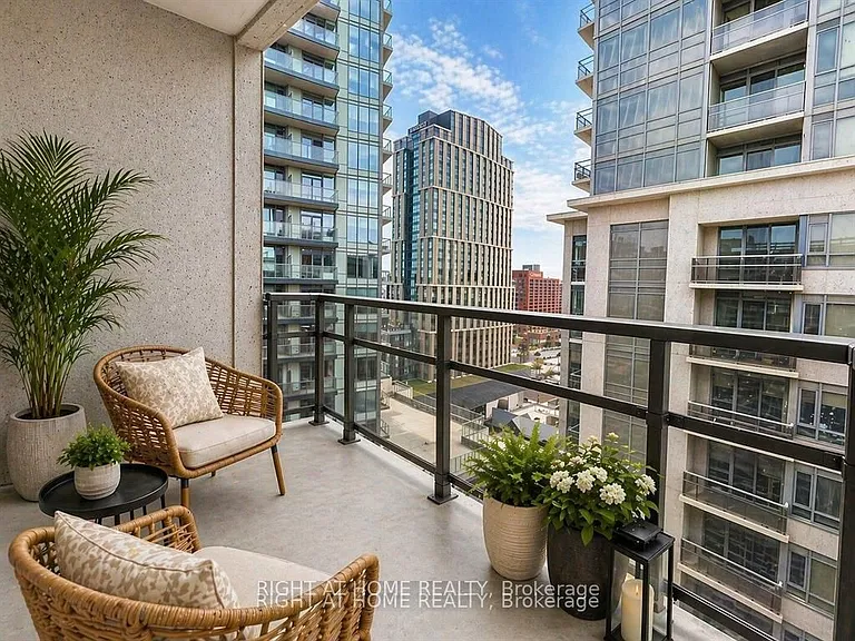 150 Main St W #Penthouse 10 — Photo 8
