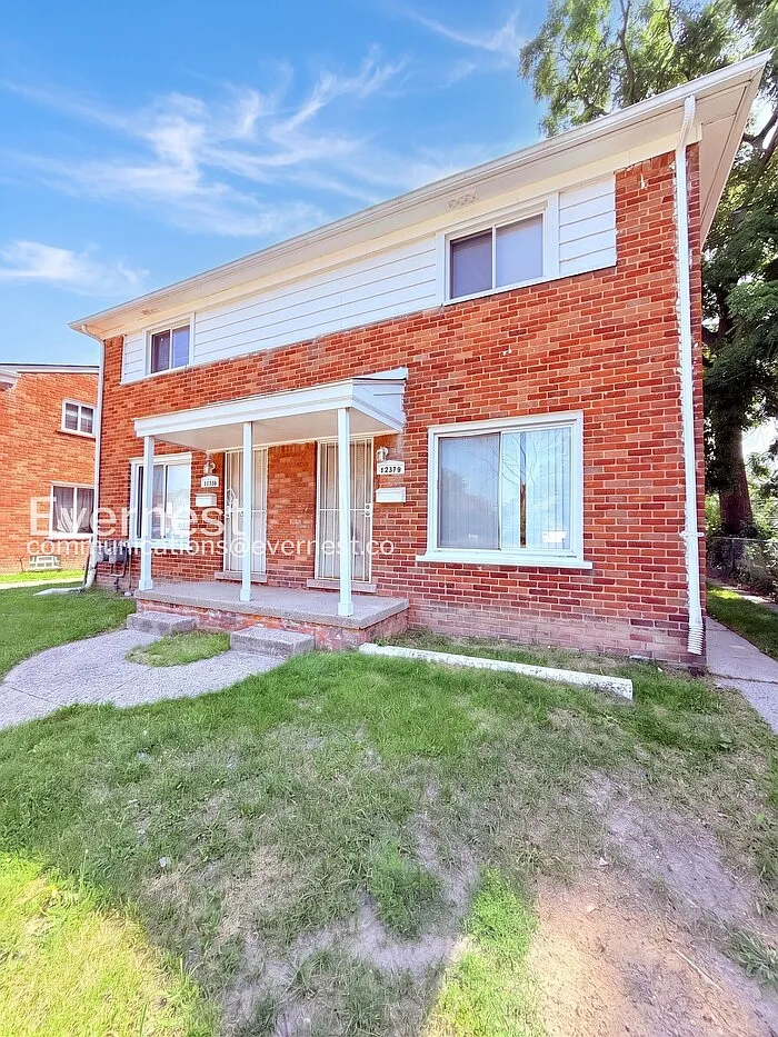 2 bed, 1.0 bath, 950 sqft, $1,045 — Photo 1