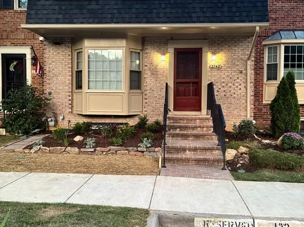 2742 Carter Farm Ct, Alexandria, VA 22306