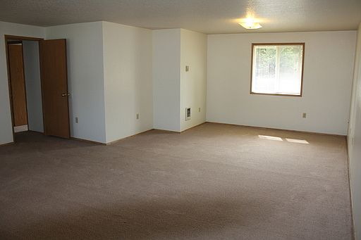 4th image of 3914 NE 155th Ave