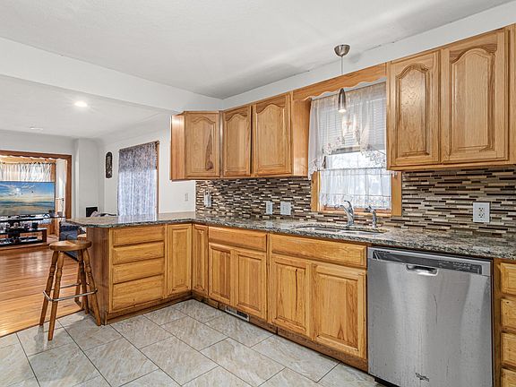 4th image of 3028 Edgerton St