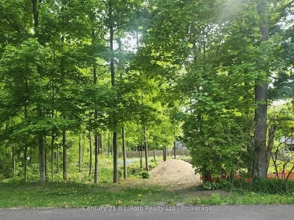 81 Polish Ave, Penetanguishene, ON L9M 1W8