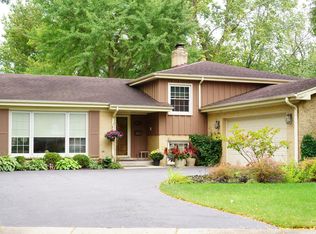 1675 Dartmouth Ln, Deerfield, IL 60015