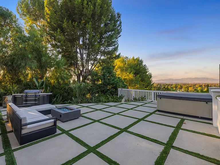16725 Oak View Dr — Photo 20