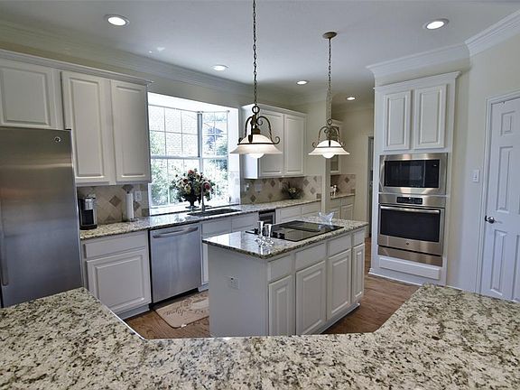 5th image of 2201 Templeton Dr