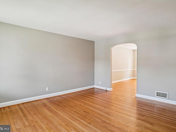 5th image of 24 Shady Nook Ave