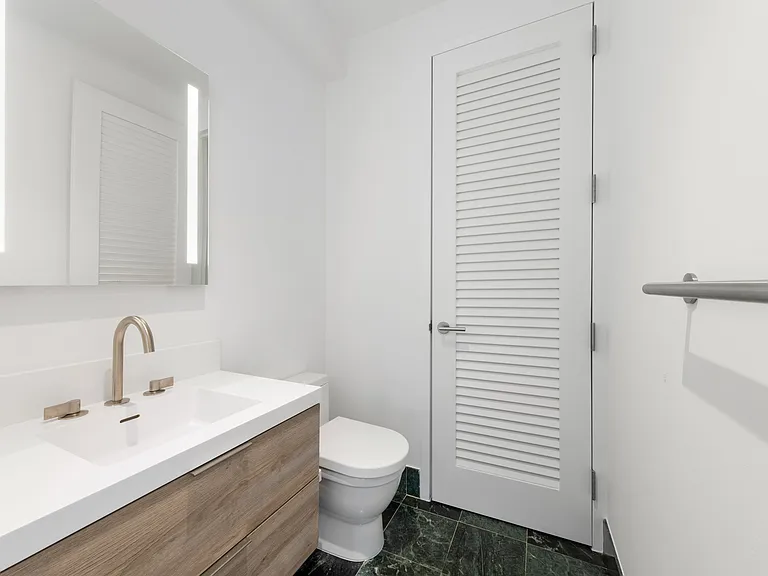 101 W 67th St #Penthouse 2B — Photo 10