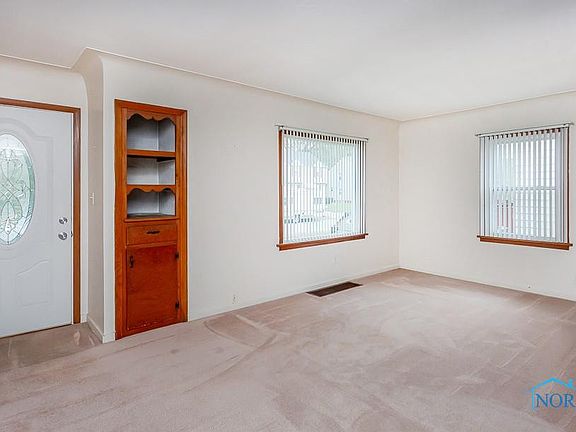 3rd image of 576 Williamsdale Dr