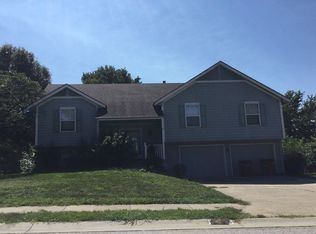 1605 Cooper Dr, Raymore, MO 64083