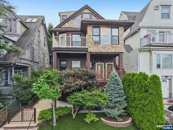 32 Hudson Ter, Edgewater, NJ 07020