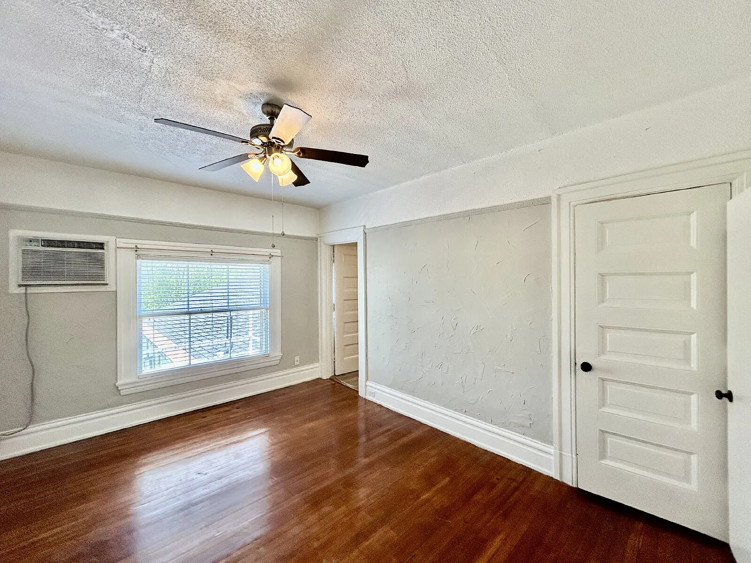 1 bed, 1.0 bath, 725 sqft, $975 — Photo 4