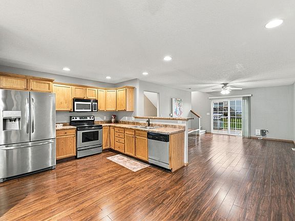 3rd image of 1327 Creekside Ct