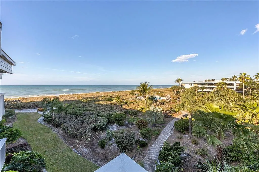 2 bed, 2.0 bath, 1561 sqft, $5,500 — Photo 4