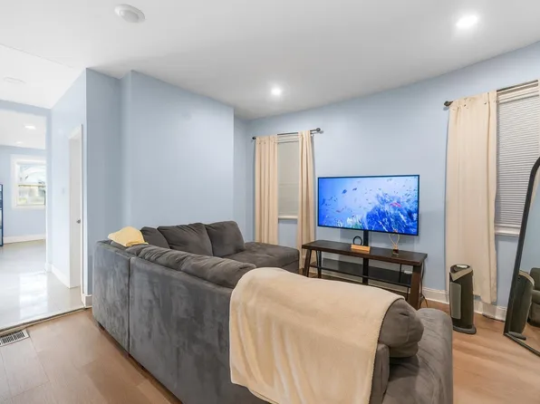 596 Avenue A image 4 of 18