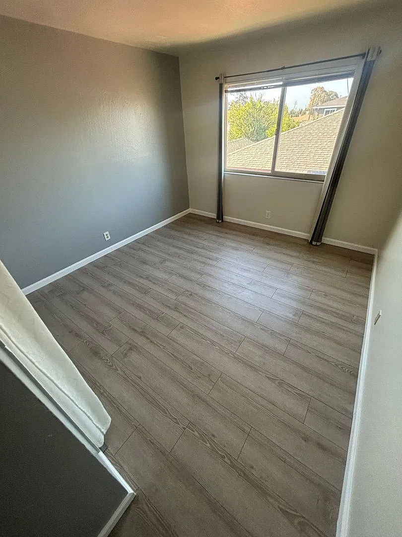 7615 Bancroft Ave. — Photo 4