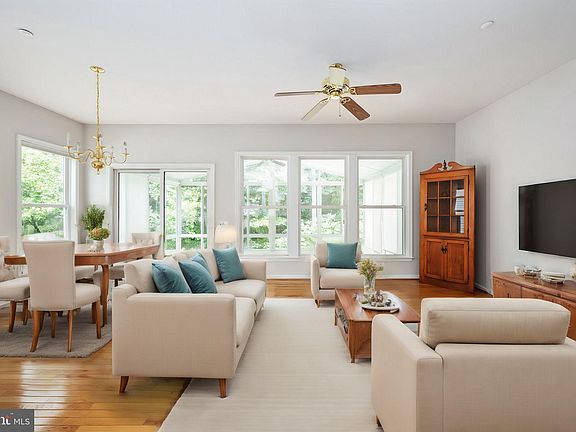 4th image of 418 Bridgewater Cir