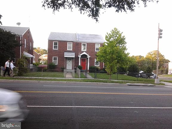 3rd image of 5001 S Dakota Ave NE