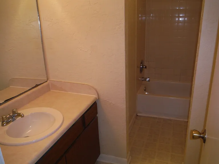3510 Sable Palm Ln #E — Photo 9