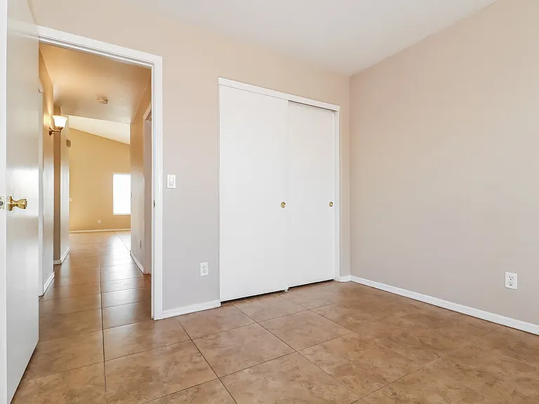 9015 W Roanoke Ave — Photo 13