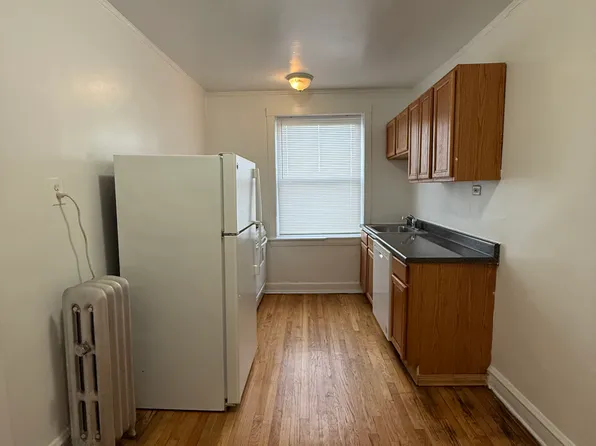 2350 W Touhy Ave, Chicago, IL