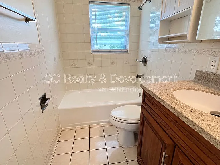 206 E Center St — Photo 13