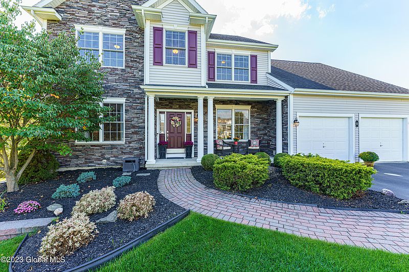 3rd image of 8 Charterpoint Road