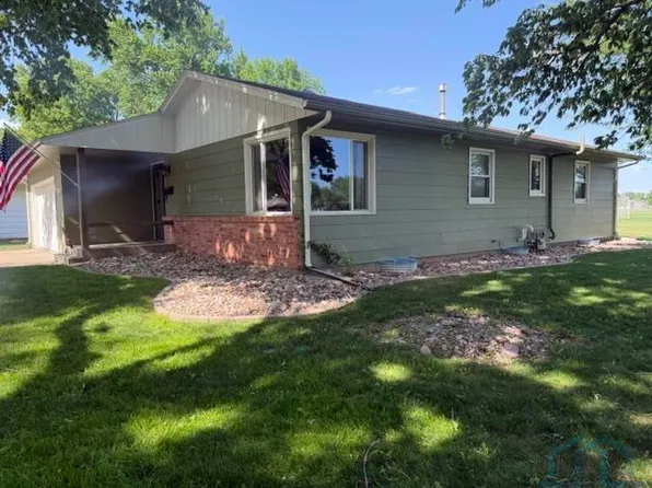 220 Catalina Ave, Vermillion, SD 57069