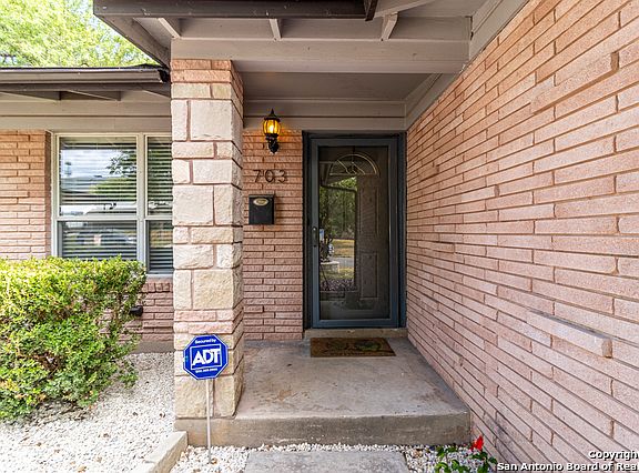 5th image of 703 Wayside Dr