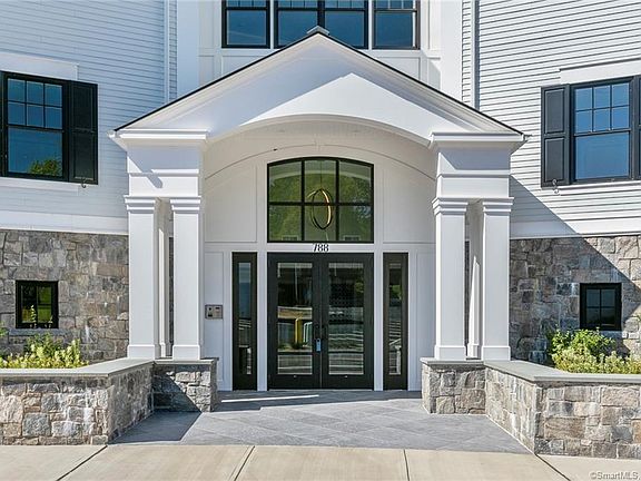 2nd image of 788 Farmington Ave #304