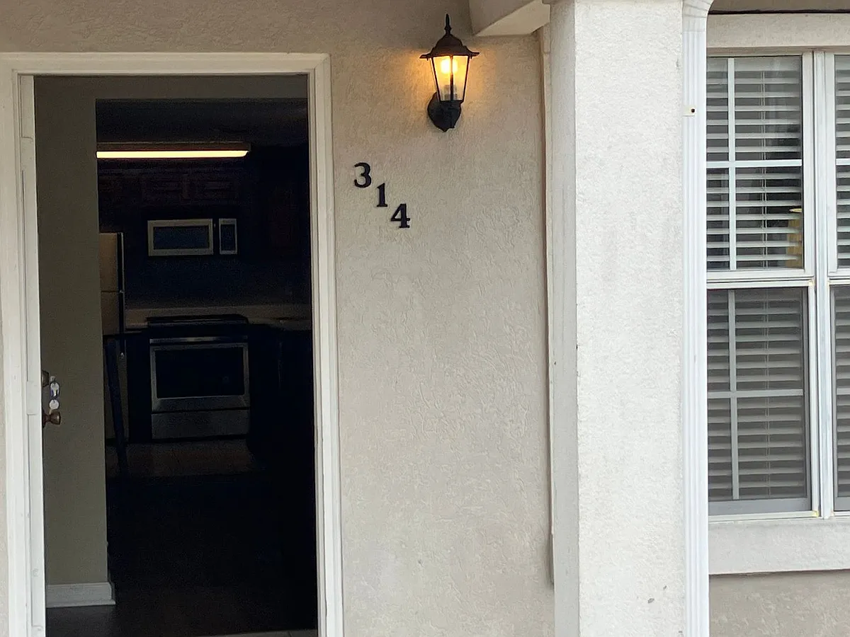Building Photo - 623 N Gloster St #314