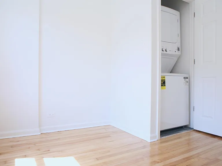2053 W Montrose Ave #1 — Photo 9