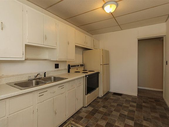 4th image of 723 N Broadway St