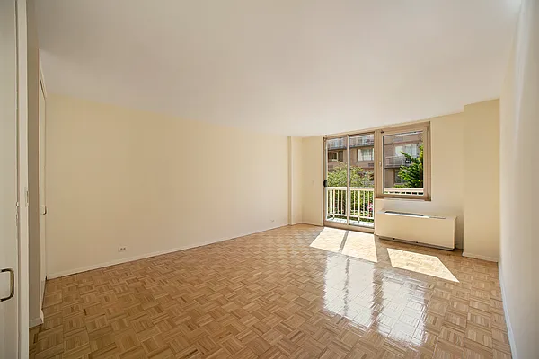 Rented by RELO REDAC INC. | media 7