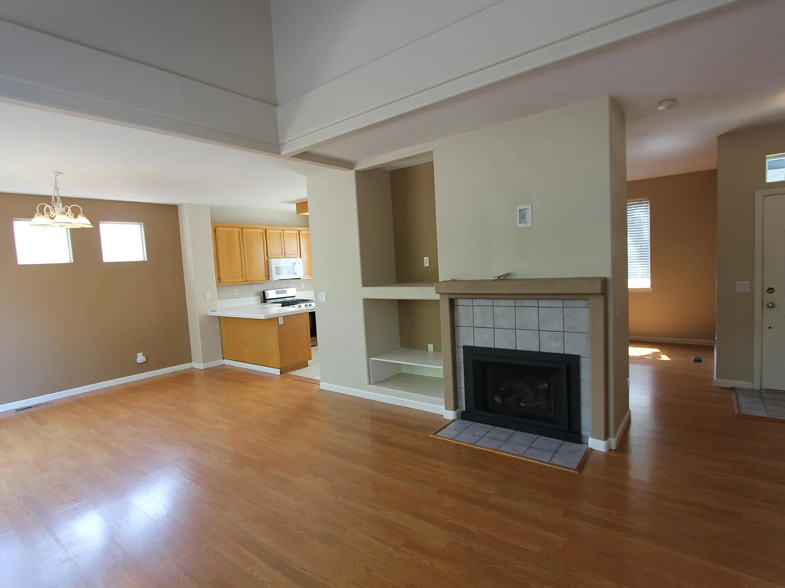 4 bed, 2.5 bath, 1700 sqft, $3,600 — Photo 4