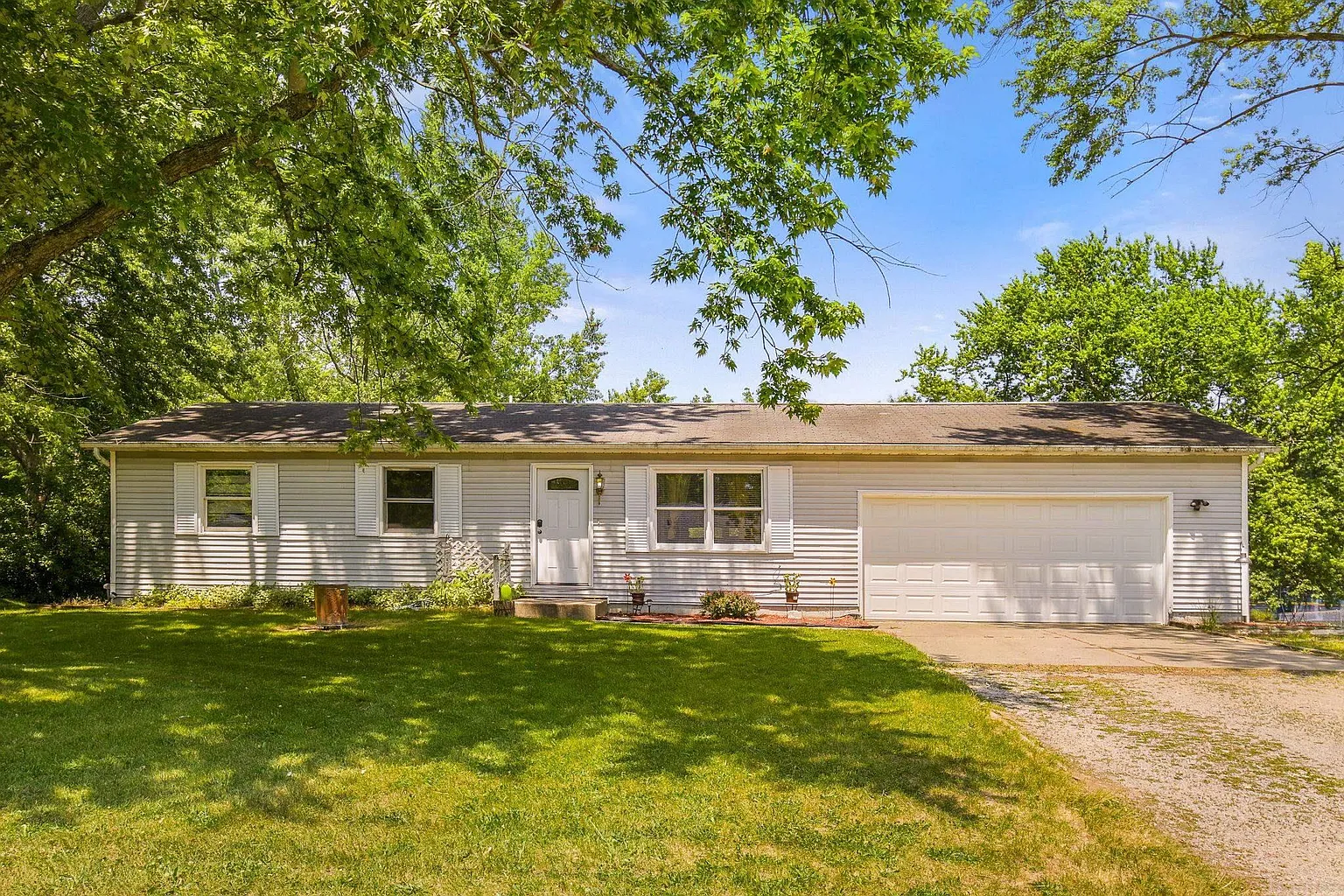 139 E Baker St photo 1