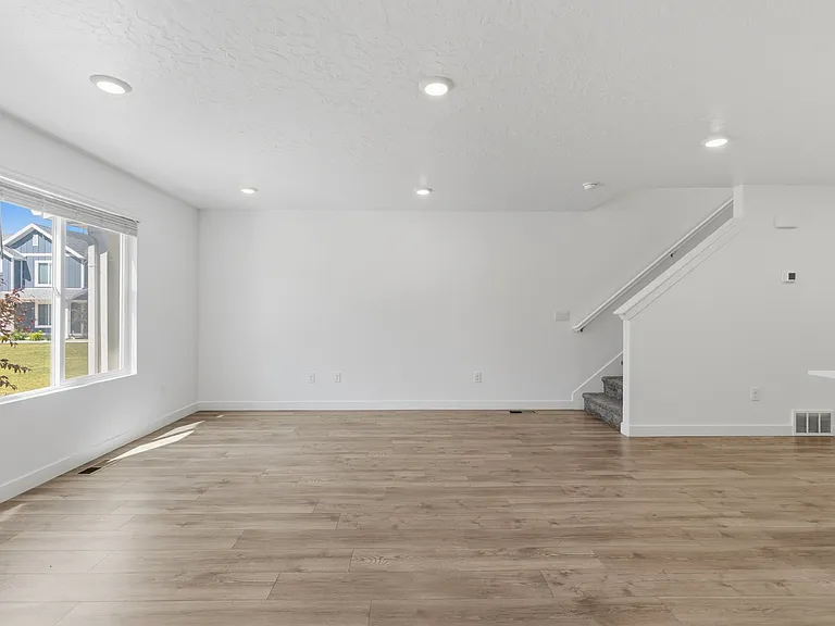 1049 E Regatta Ln — Photo 6