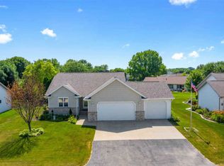 2157 Deer Haven Dr, Menasha, WI 54952