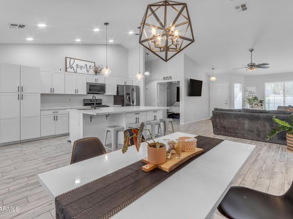 1114 E Artesian Way