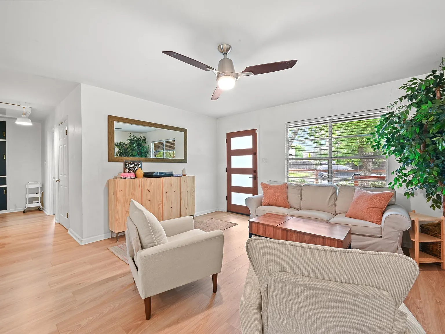 4 bed, 2.0 bath, 1170 sqft, $3,000 — Photo 3