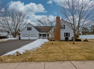 10 Southwest Ave, Windsor Locks, CT 06096