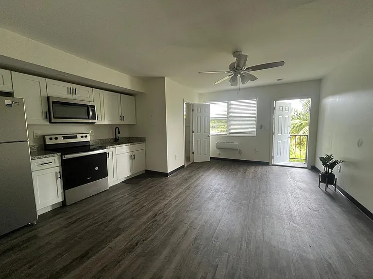 467 NW 8th St — Photo 18