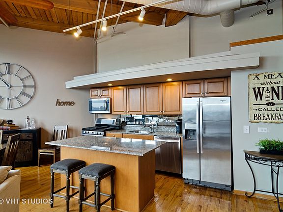 4th image of 2222 W Diversey Ave APT 311