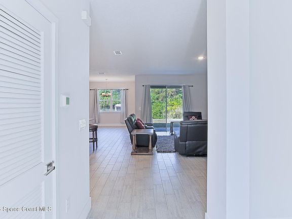 3rd image of 951 Sareta St SE