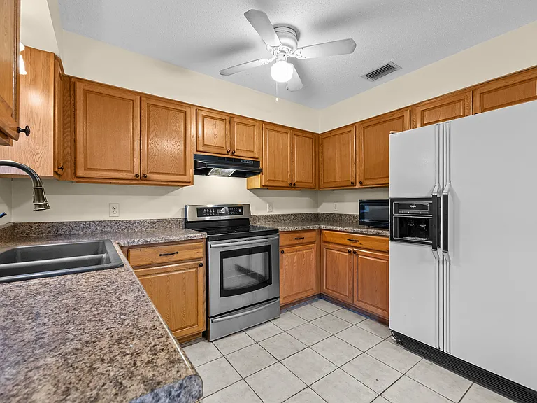 2502 NW 54th Blvd — Photo 10
