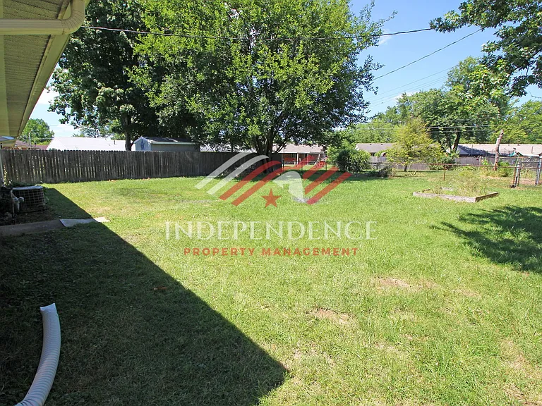 136 Rogers Dr — Photo 14