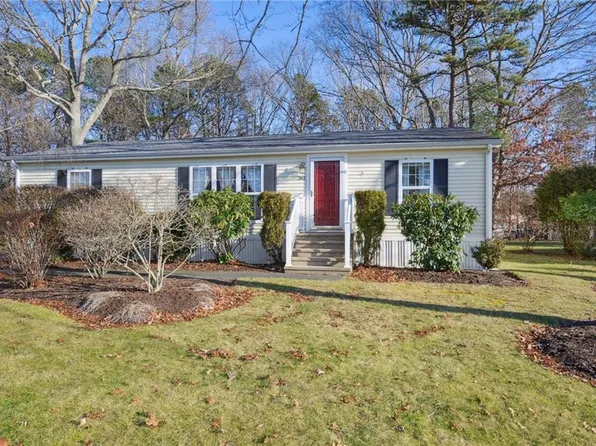 261 Leisure Dr, South Kingstown, RI 02879