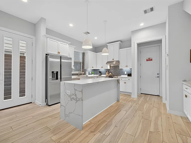 2617 Live Oak St — Photo 9